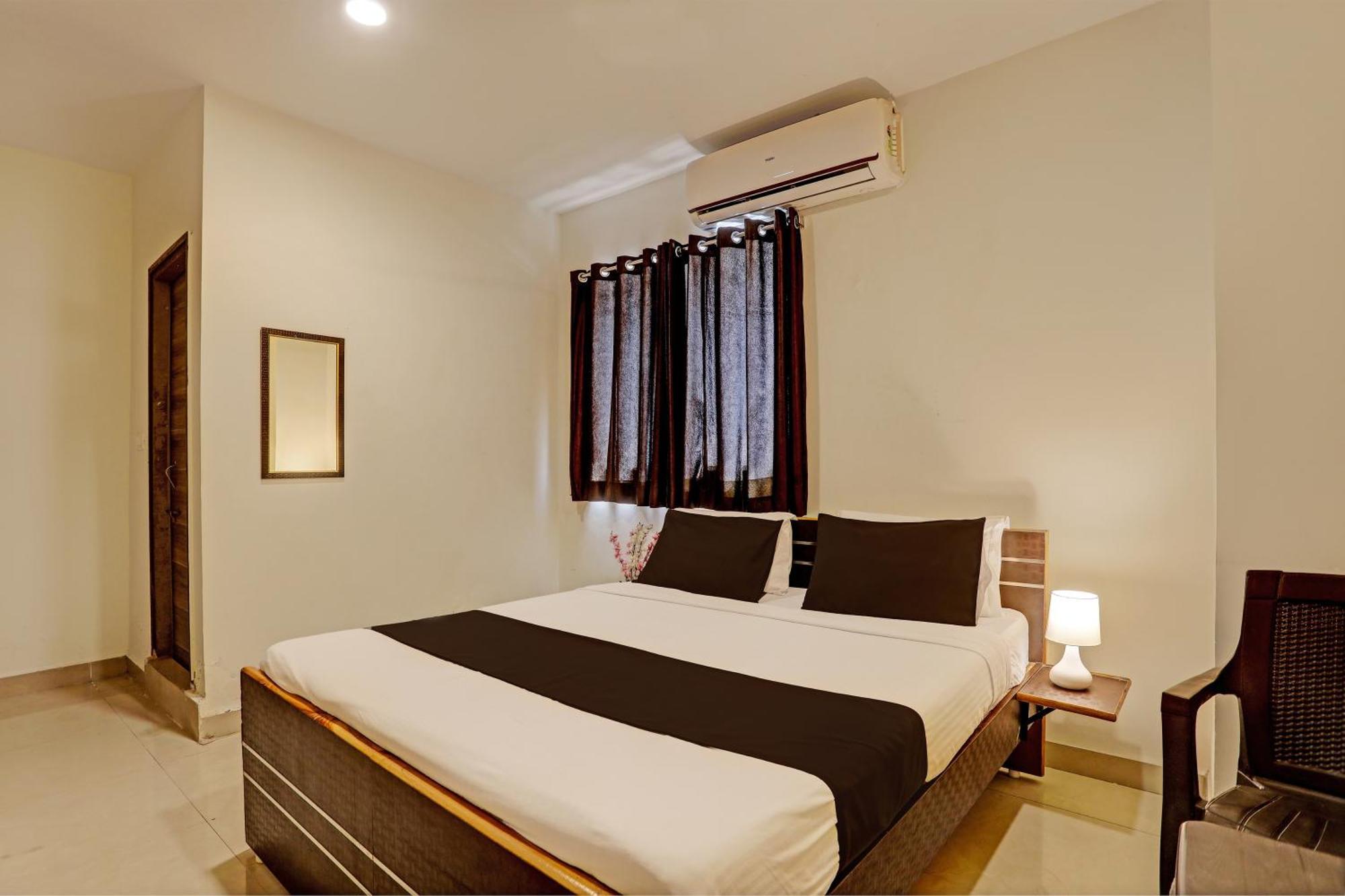 Hotel Airport Land New Delhi Buitenkant foto