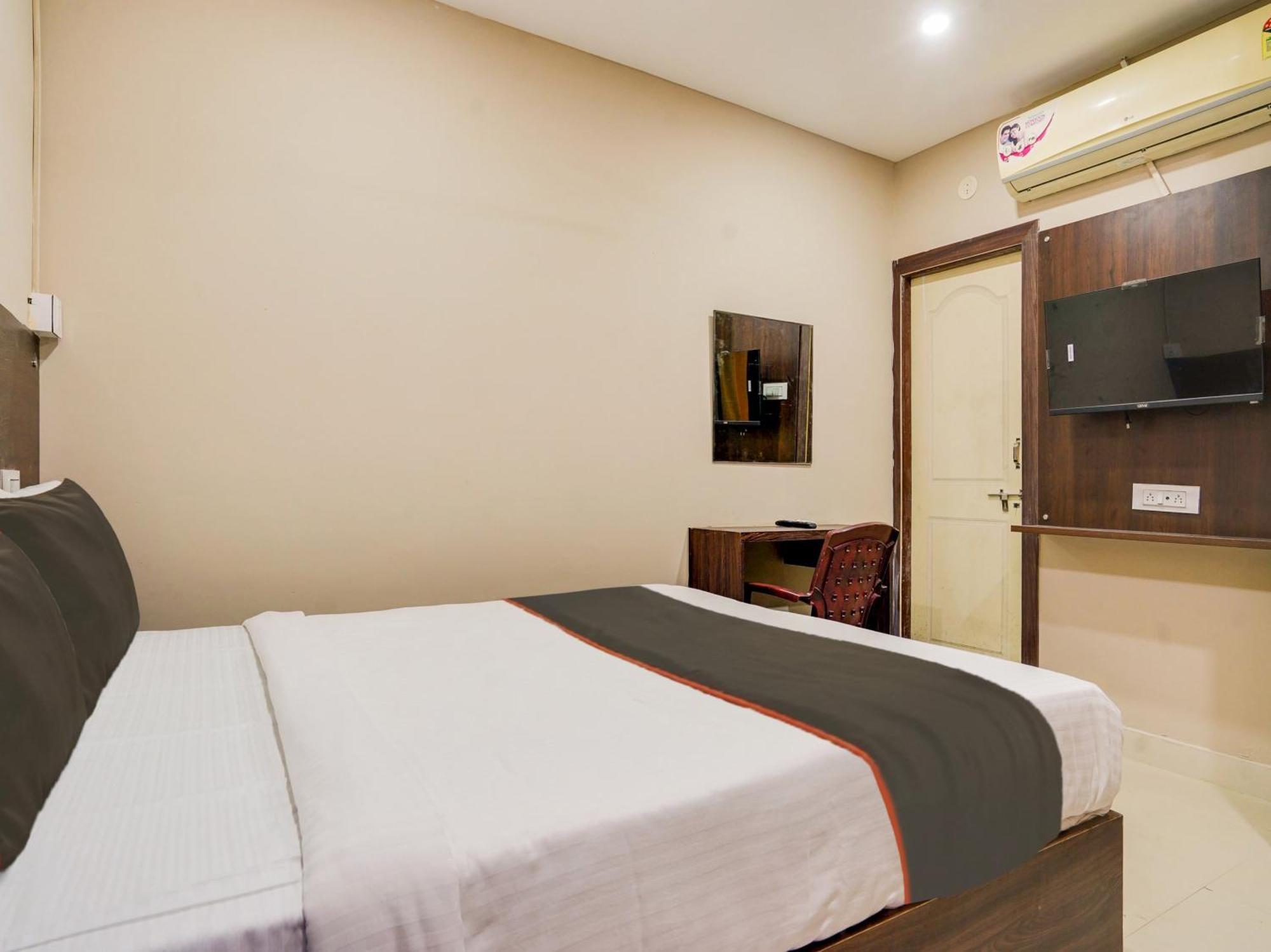Hotel Airport Land New Delhi Buitenkant foto