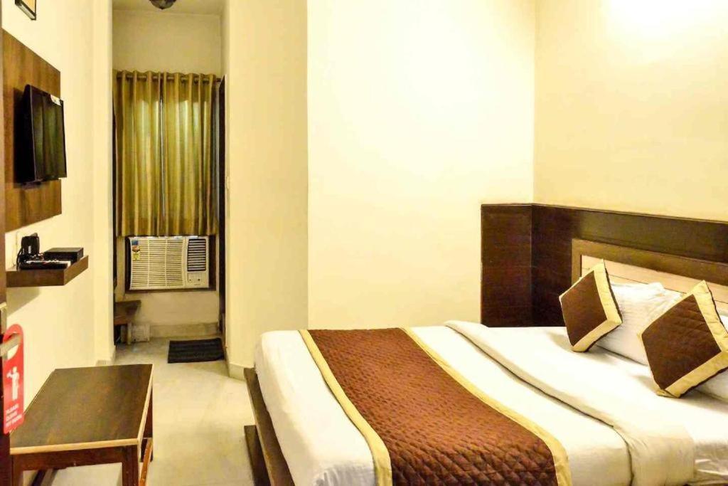 Hotel Airport Land New Delhi Buitenkant foto