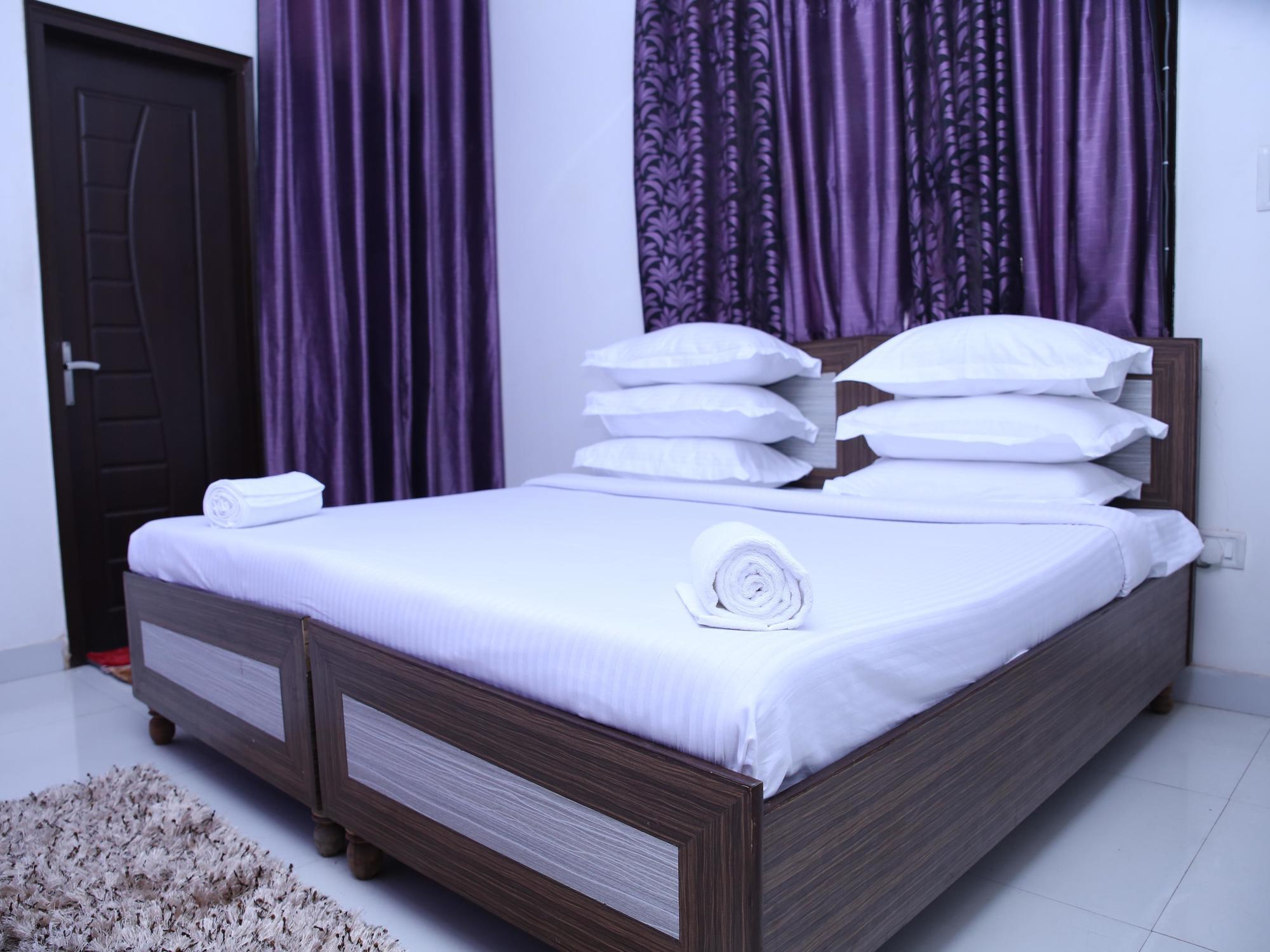 Hotel Airport Land New Delhi Buitenkant foto