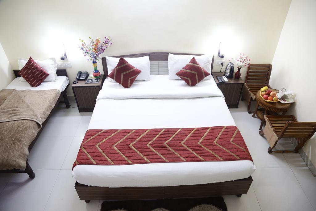 Hotel Airport Land New Delhi Buitenkant foto