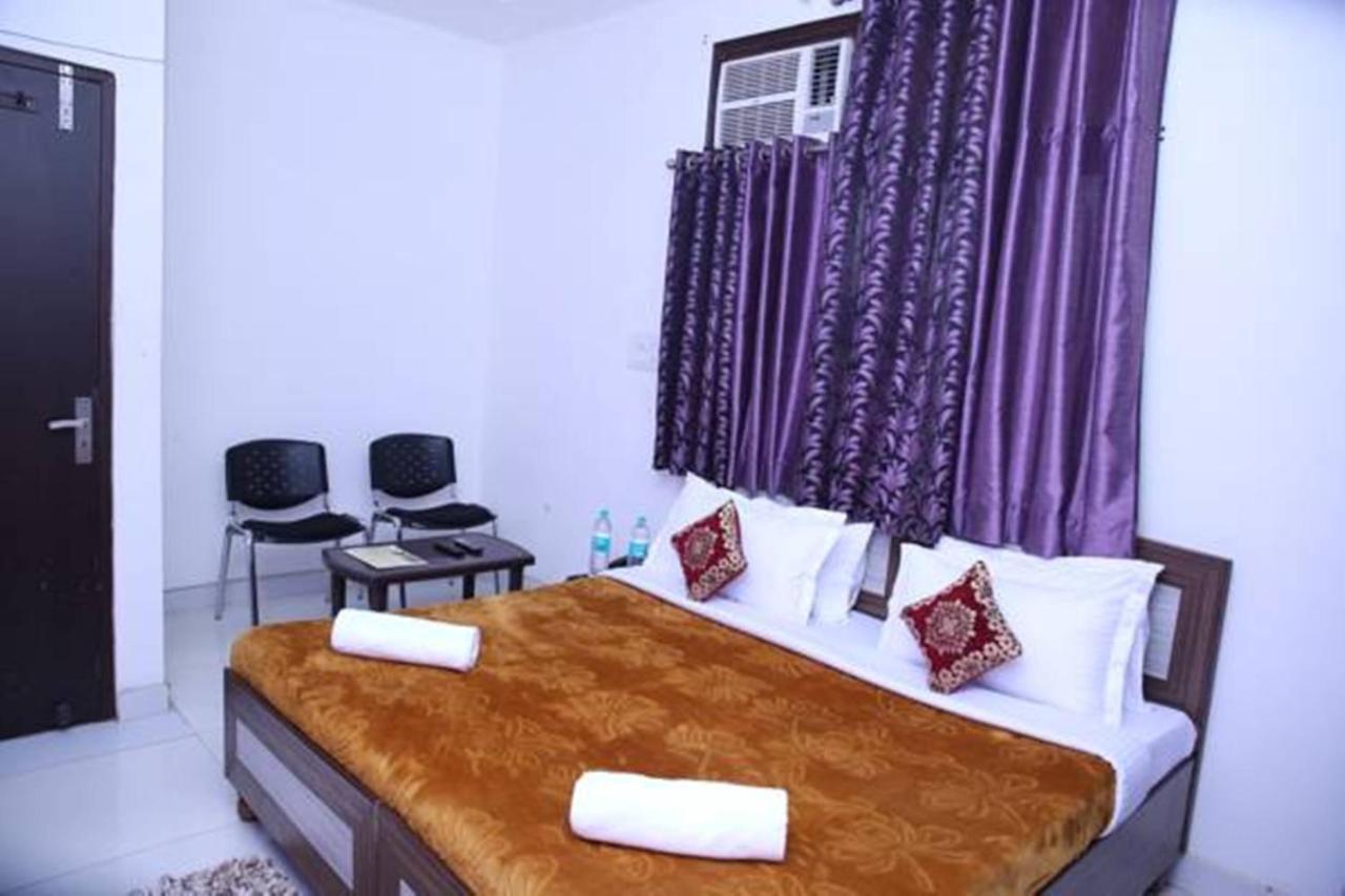Hotel Airport Land New Delhi Buitenkant foto