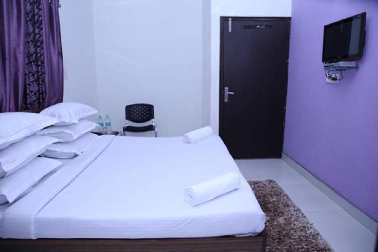 Hotel Airport Land New Delhi Buitenkant foto