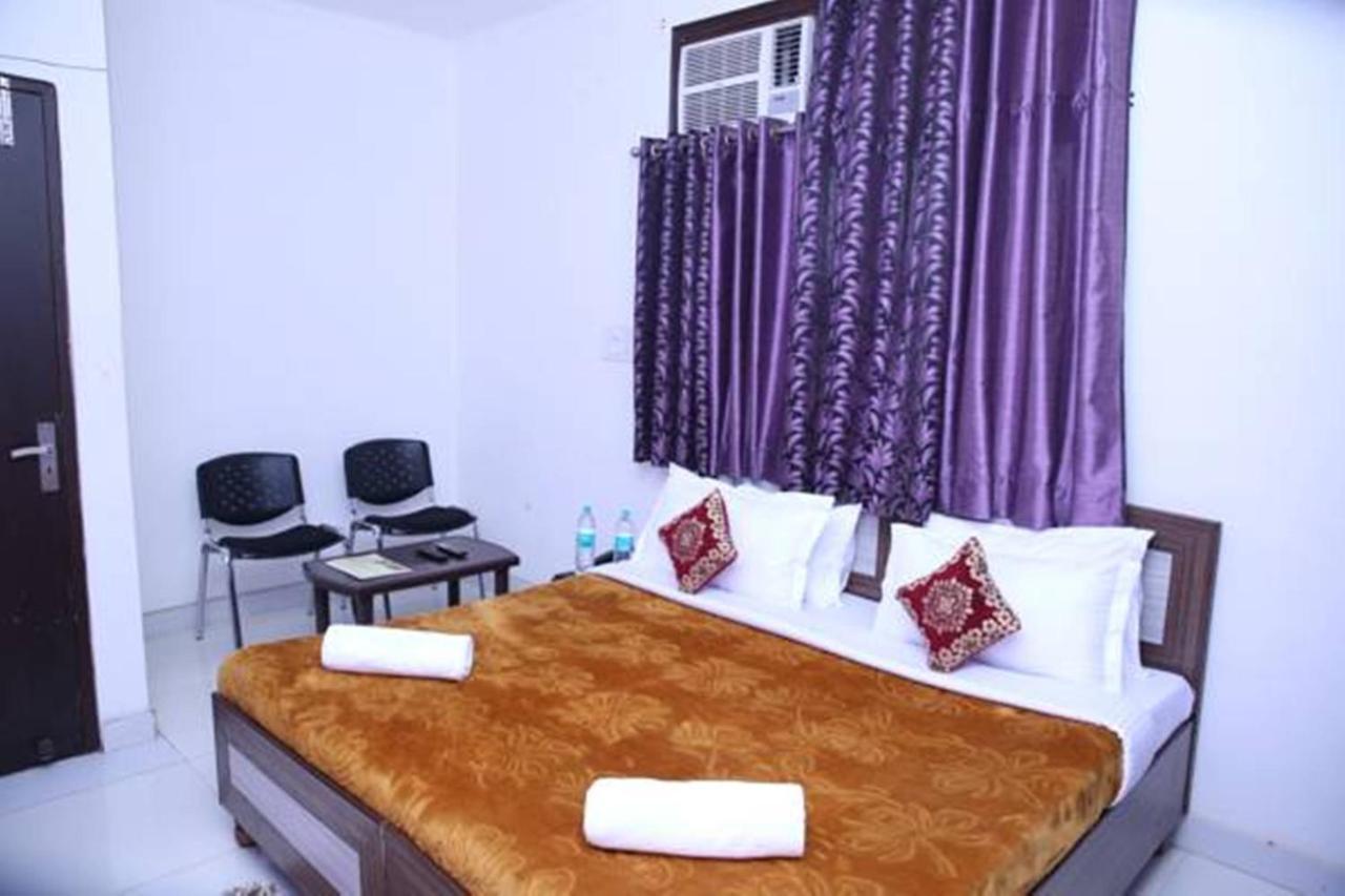 Hotel Airport Land New Delhi Buitenkant foto