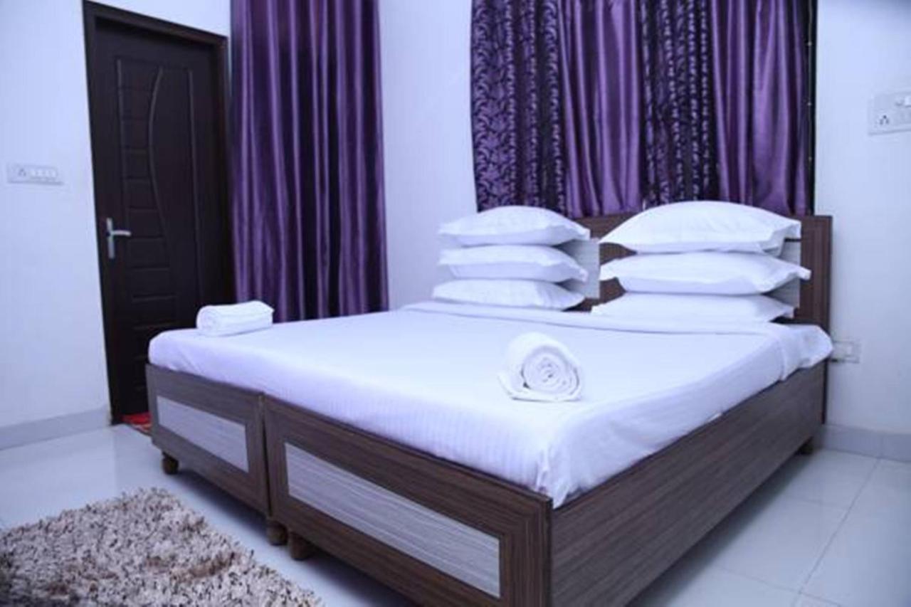 Hotel Airport Land New Delhi Buitenkant foto