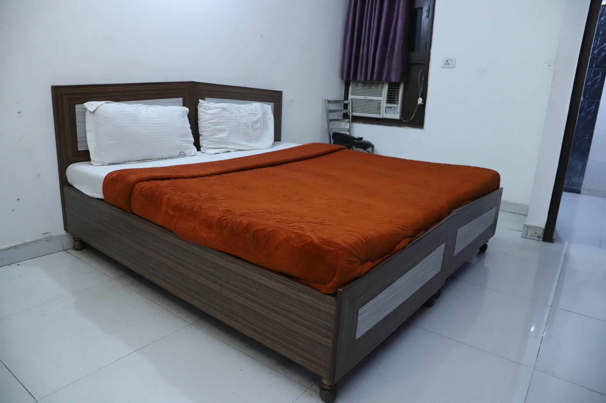 Hotel Airport Land New Delhi Buitenkant foto