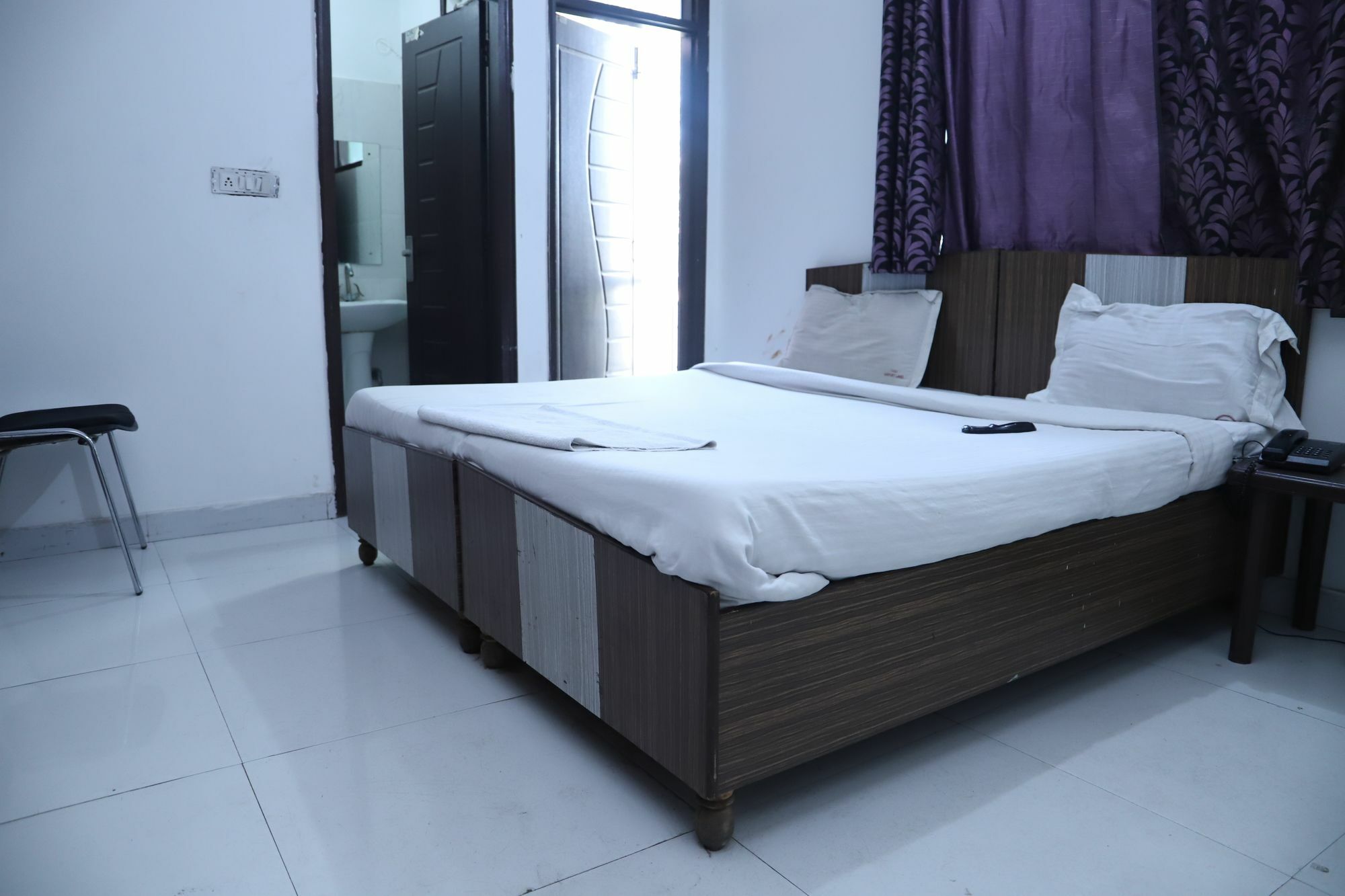 Hotel Airport Land New Delhi Buitenkant foto