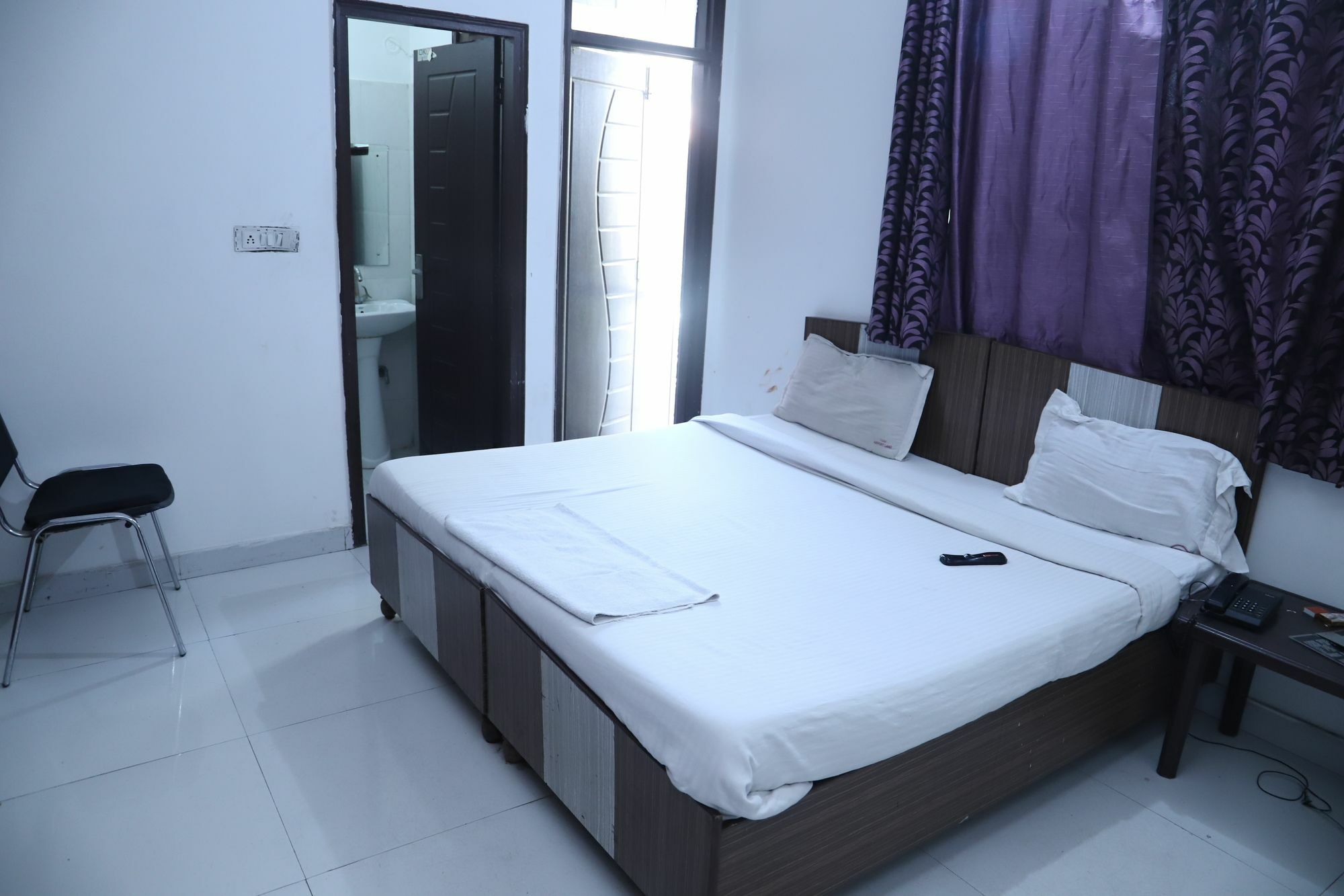 Hotel Airport Land New Delhi Buitenkant foto